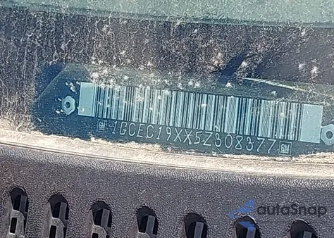 2005 Chevrolet Silverado 1500 Work Truck z USA, uszkodzony, nr VIN 1GCEC19XX5Z308377